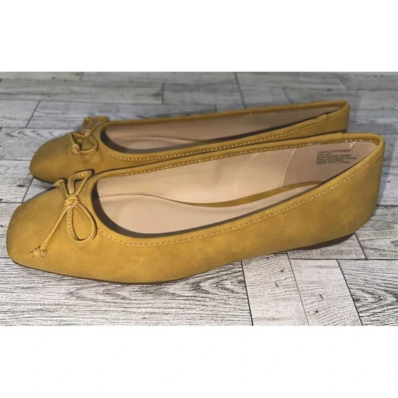 NEW LIZ CLAIBORNE womens Flushing flat slip on shoes sz 7.5M gold faux suede - Picture 3 of 7